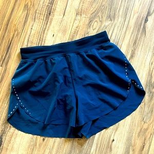 Fast and free reflective night rise classic fit short 3” excellent condition